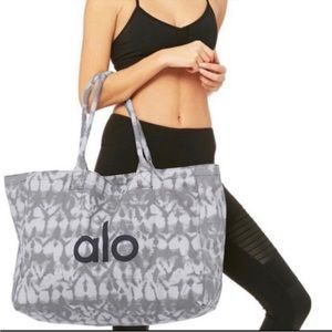 NWT Alo Yoga Shopper Tie Dye Tote Duffel Bag New With Tags